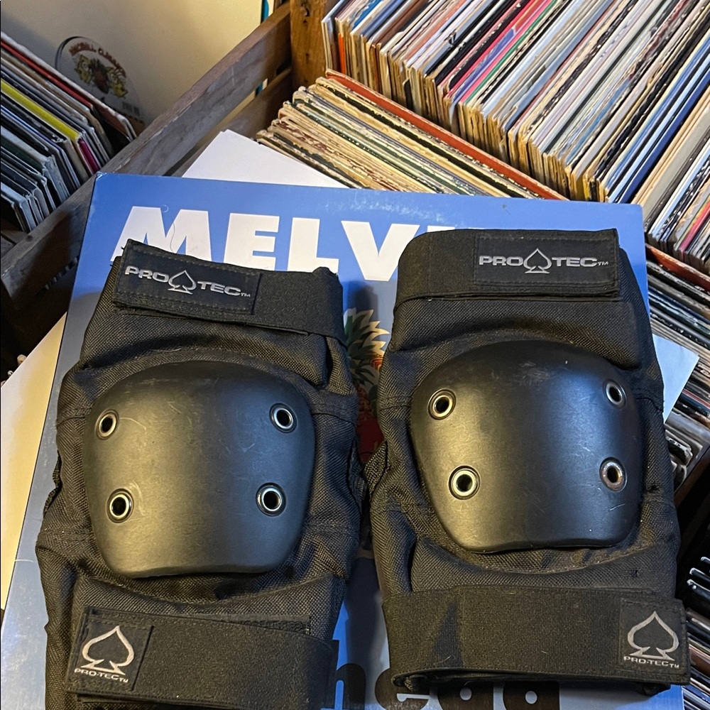 Pro-Tec Black elbow Pads size L